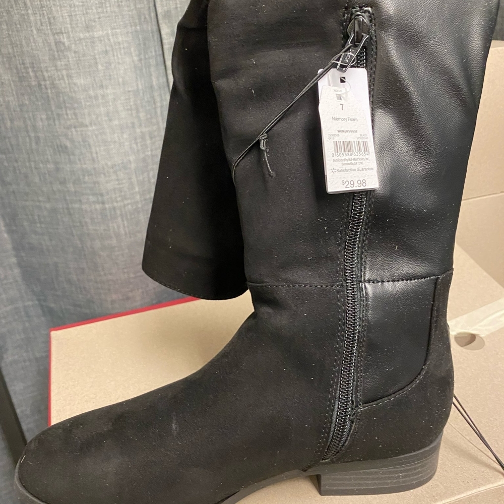 Boots - Picture 2 of 3